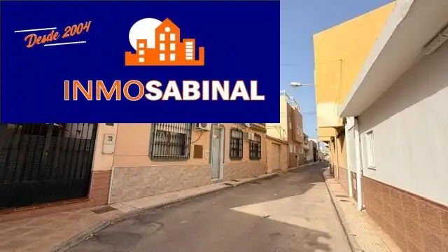 Vista exterior de Pis en venda en Almería