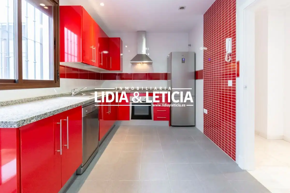Flat with terrace for sale in Centro