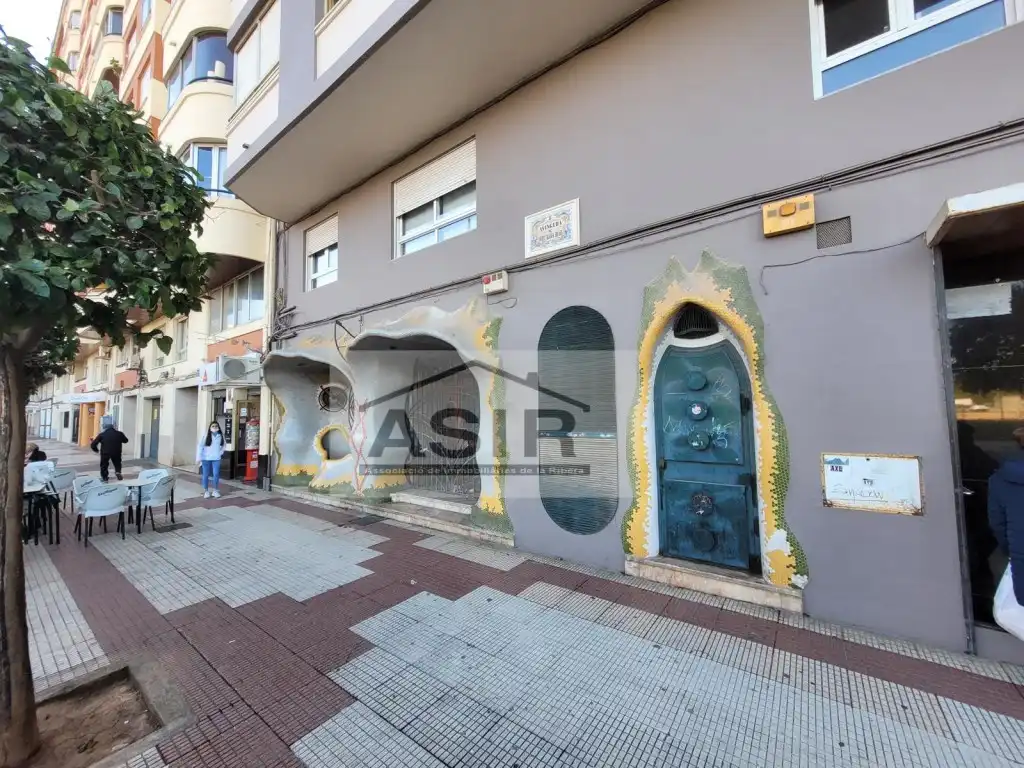 Vista exterior de Local de alquiler en Valencia