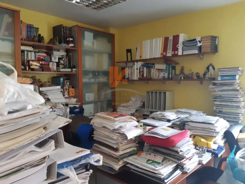Oficina en venda en Santiago de Compostela  amb Calefacció