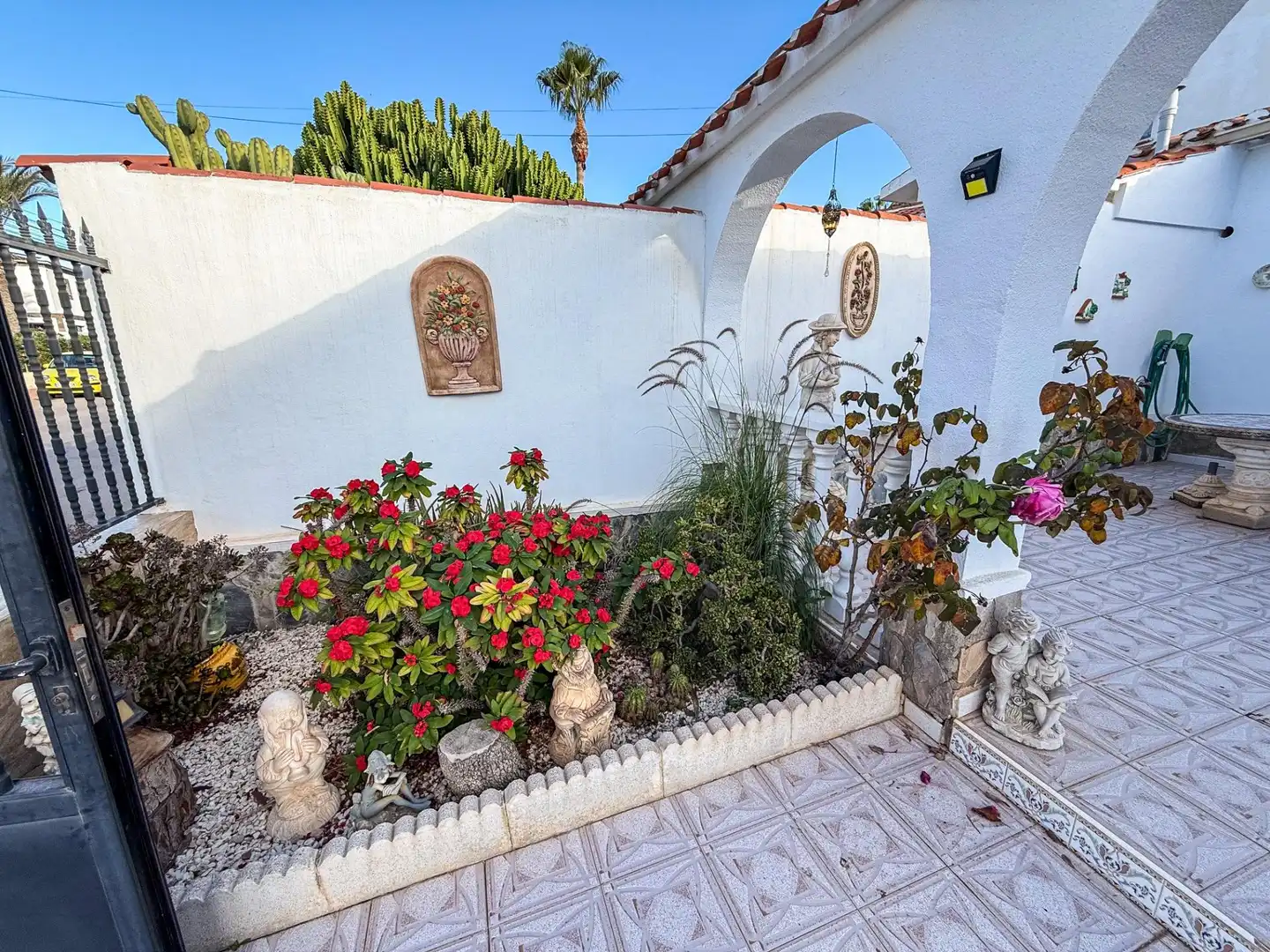 Semi-detached house with pool for sale in SALVADOR DALI, imagen 5