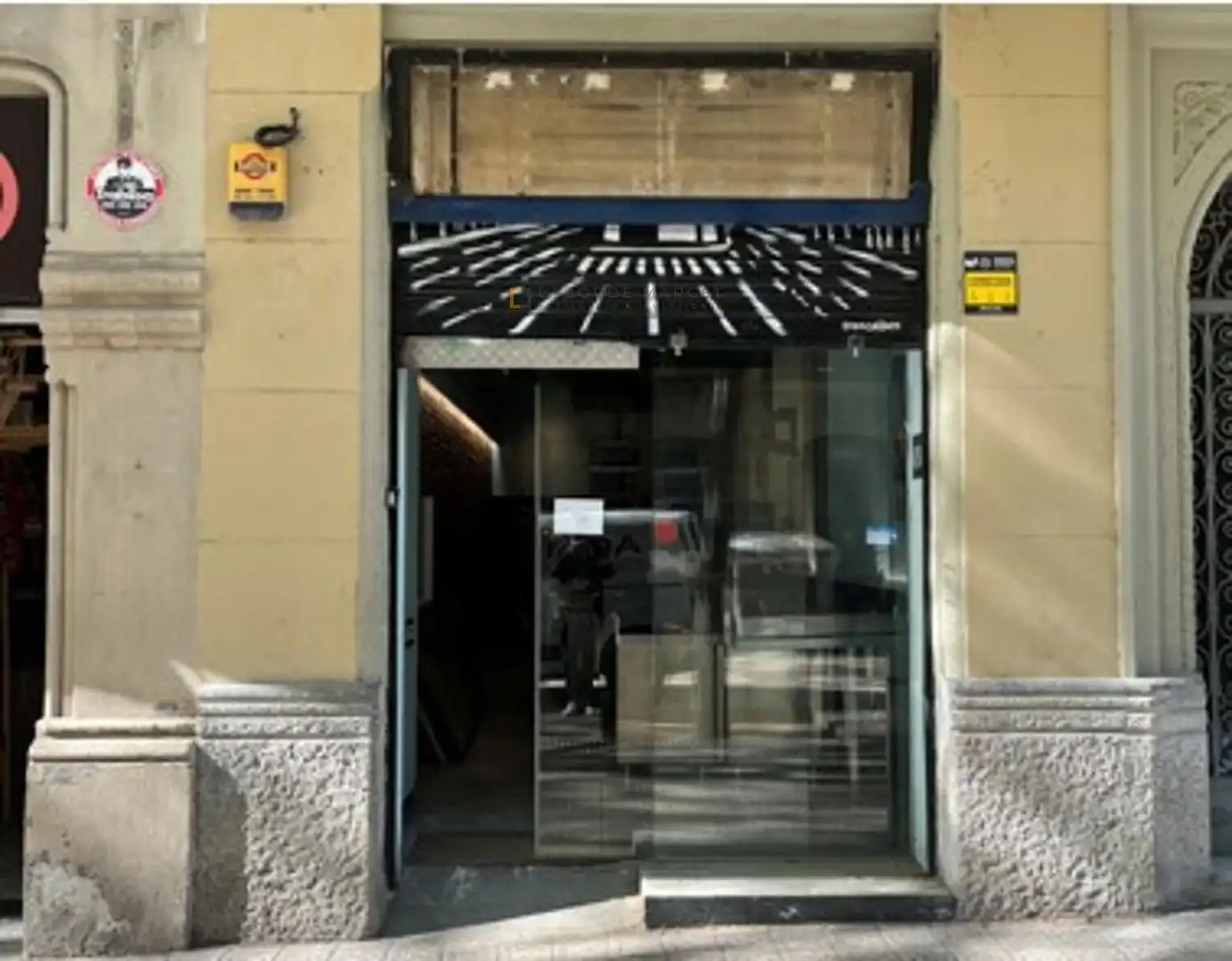 Local comercial en traspàs a Comte Borrell