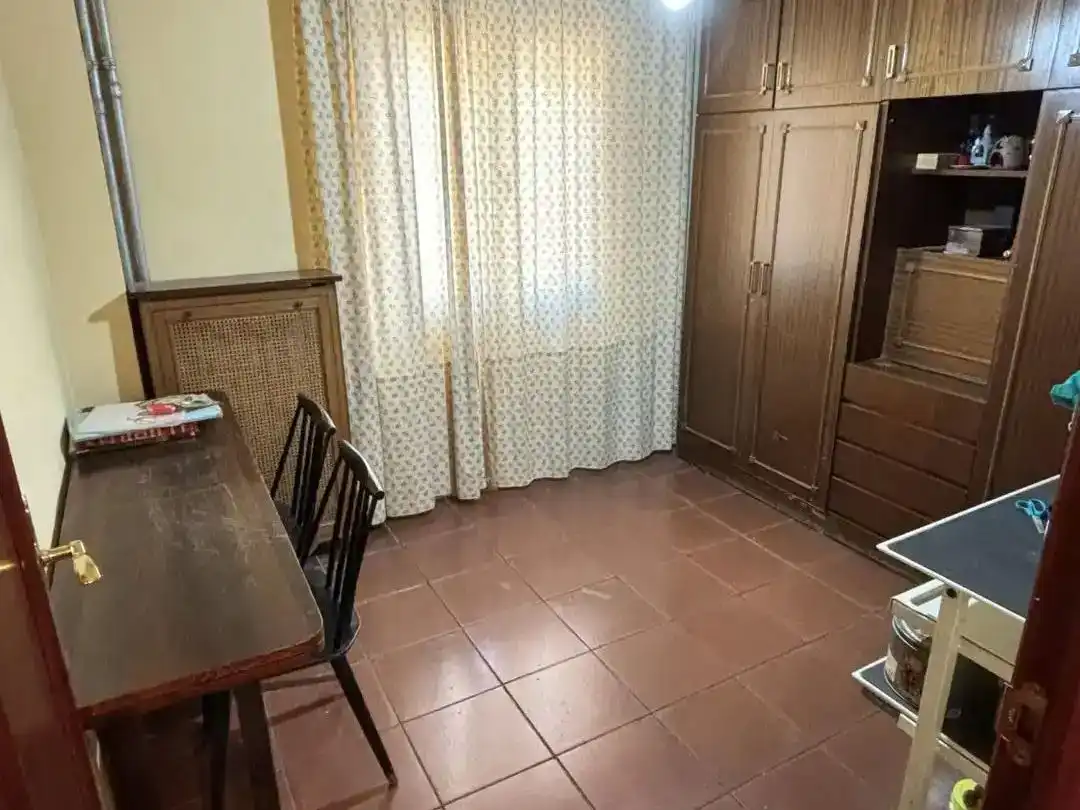 Habitación de Piso en venta en  Madrid Capital con Aire acondicionado y Balcón