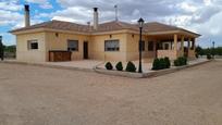 Vista exterior de Casa o xalet en venda en Yecla amb Aire condicionat, Calefacció i Piscina