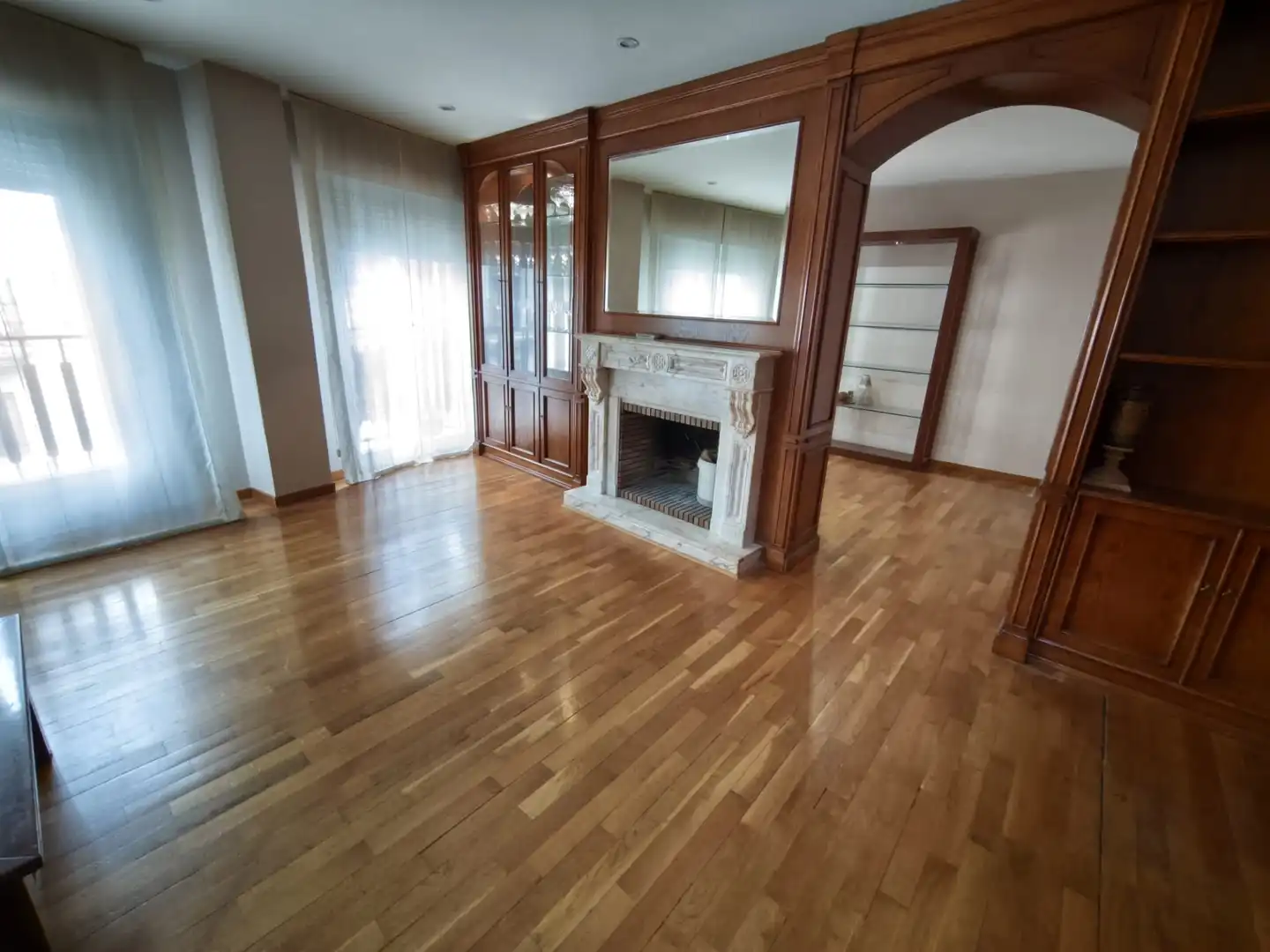 Sala d'estar de Dúplex en venda en Albacete amb Calefacció, Parquet i Jacuzzi