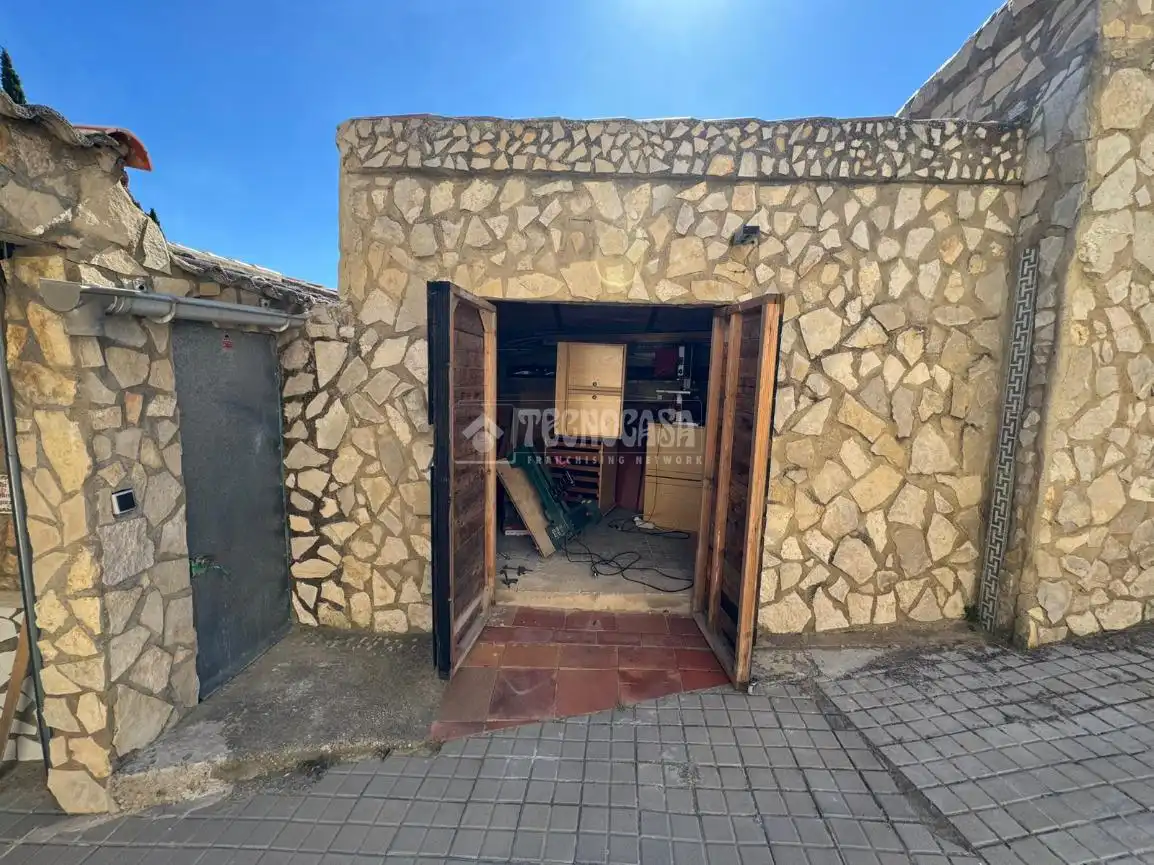 Vista exterior de Casa o chalet en venta en Montroi / Montroy con Jardín privado, Terraza y Piscina