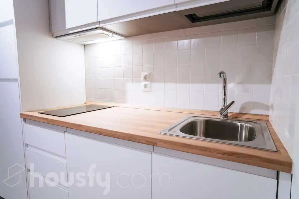 Cocina de Estudio de alquiler en Madrid con Amueblado