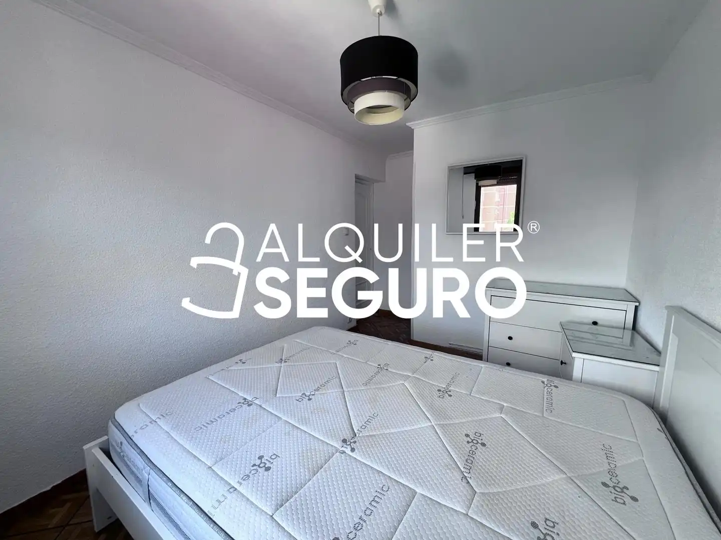 Habitación de Piso de alquiler en Madrid con Aire acondicionado, Calefacción y Amueblado