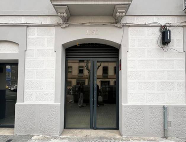 Local comercial en Alquiler en Dr. Trueta en El Poblenou