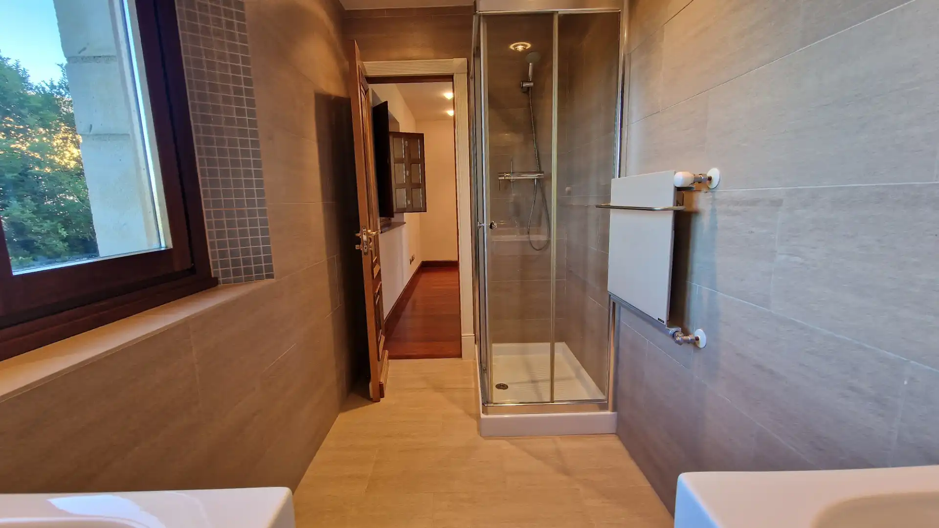 Bany de Casa o xalet en venda en Gijón  amb Calefacció, Jardí privat i Parquet