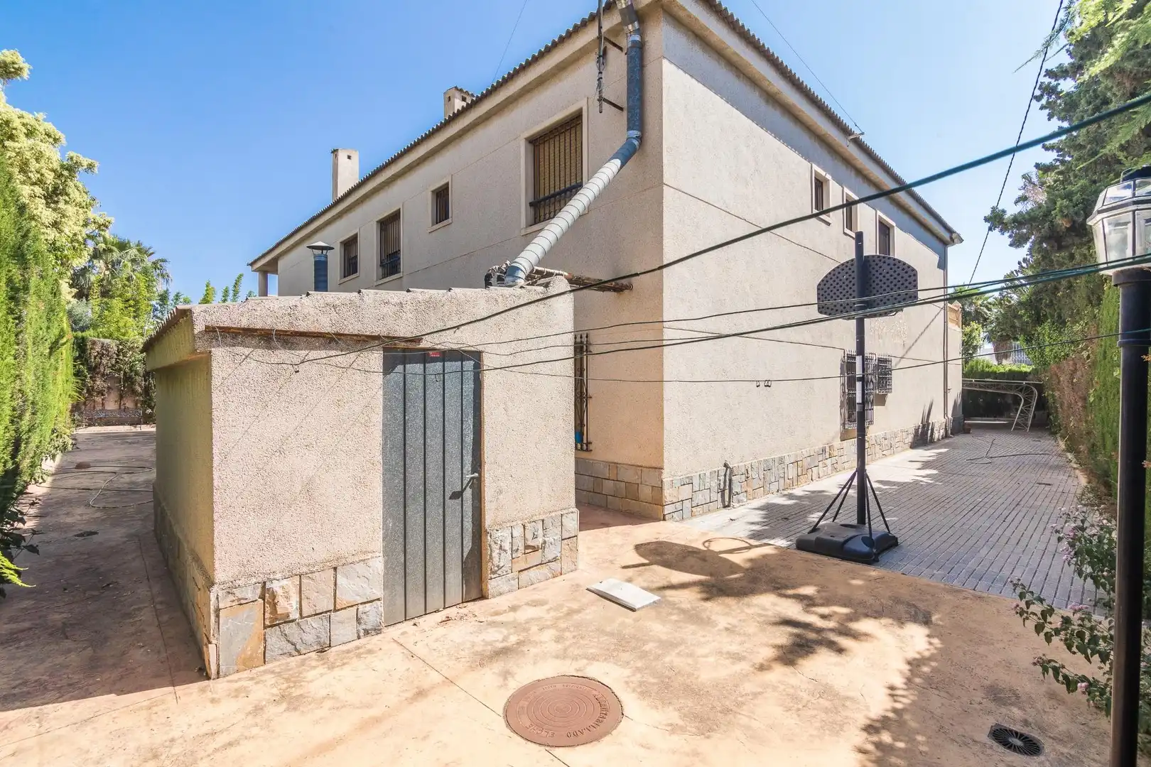 Vista exterior de Casa o xalet en venda en Elche / Elx amb Jardí privat, Terrassa i Piscina