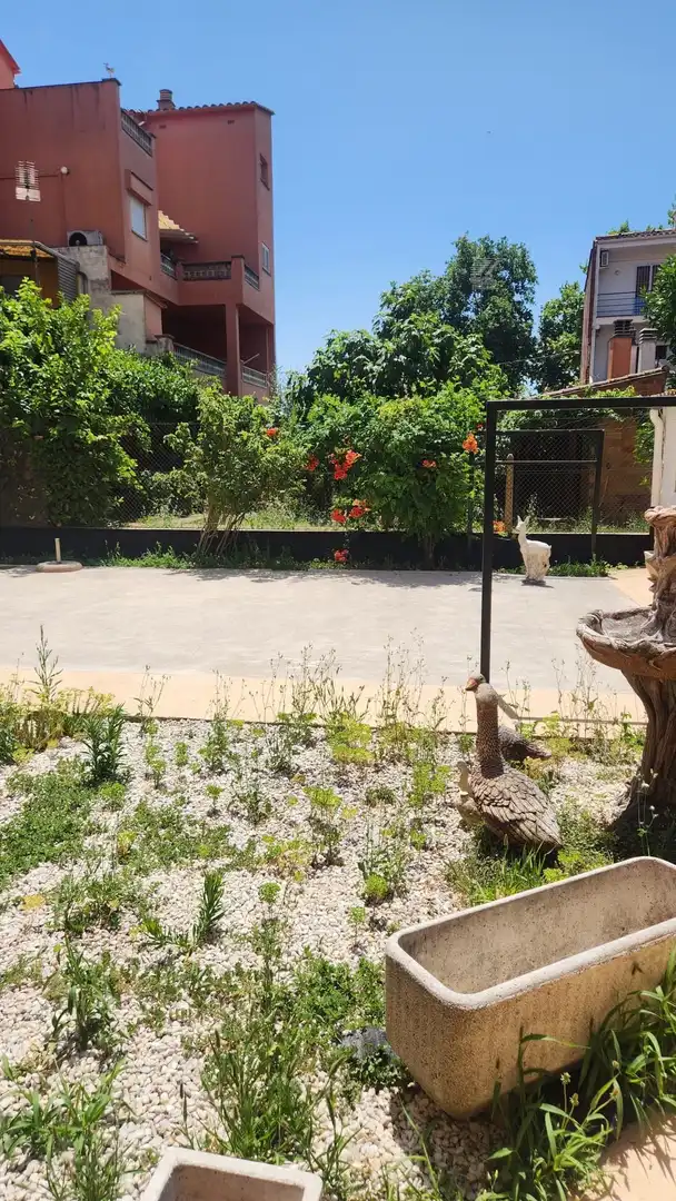 Jardín de Piso de alquiler en Salt con Aire acondicionado, Calefacción y Trastero