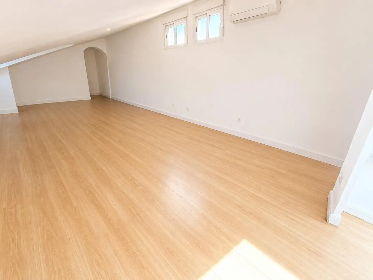 Attic for sale in Madrid  with Air Conditioner and Heating