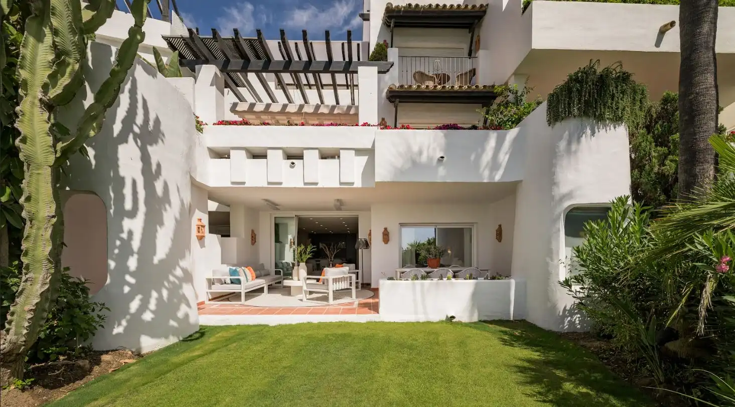 Jardí de Planta baixa en venda en Estepona amb Aire condicionat, Calefacció i Jardí privat