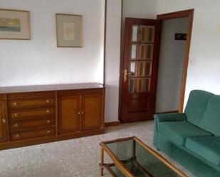 Sala d'estar de Pis de lloguer en  Zaragoza Capital amb Calefacció, Moblat i Forn