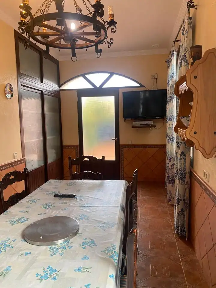 Menjador de Casa o xalet en venda en Dos Hermanas amb Aire condicionat, Jardí privat i Piscina