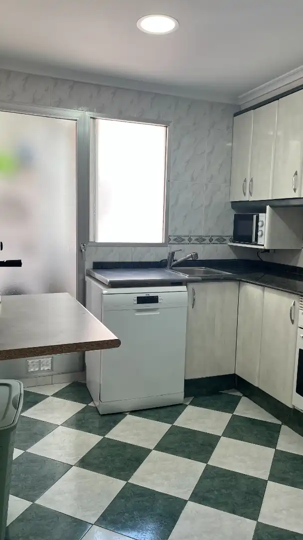 Cuina de Pis de lloguer en Valencia amb Aire condicionat, Moblat i Forn