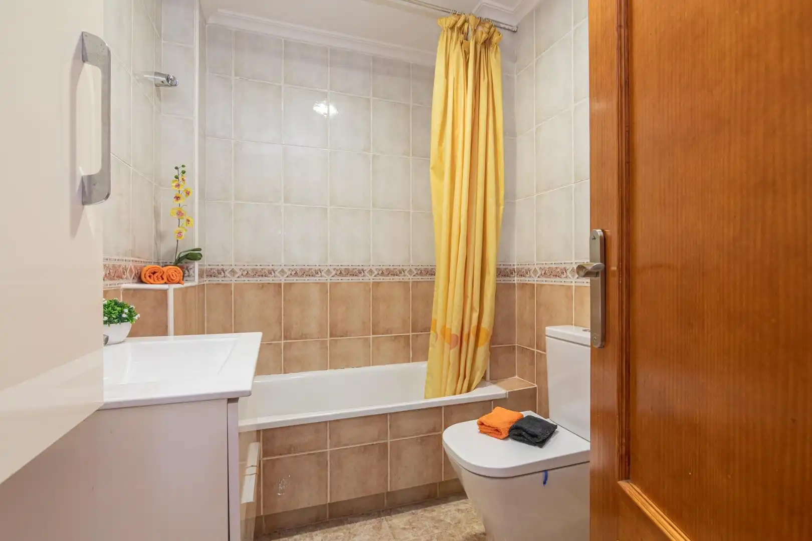 Baño de Piso en venta en Elche / Elx con Calefacción y Balcón