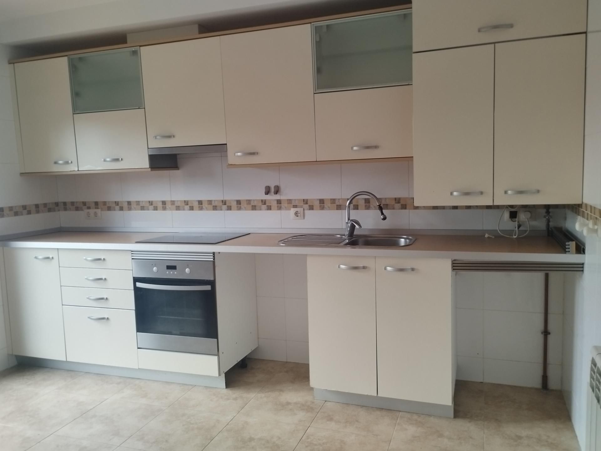 Cocina de Casa adosada de alquiler en Valladolid Capital con Aire acondicionado, Calefacción y Jardín privado