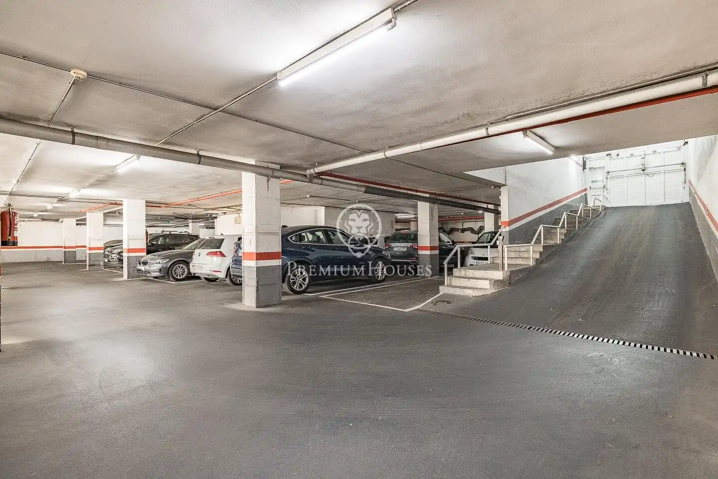 Parking de Piso en venta en Barcelona con Calefacción y Terraza