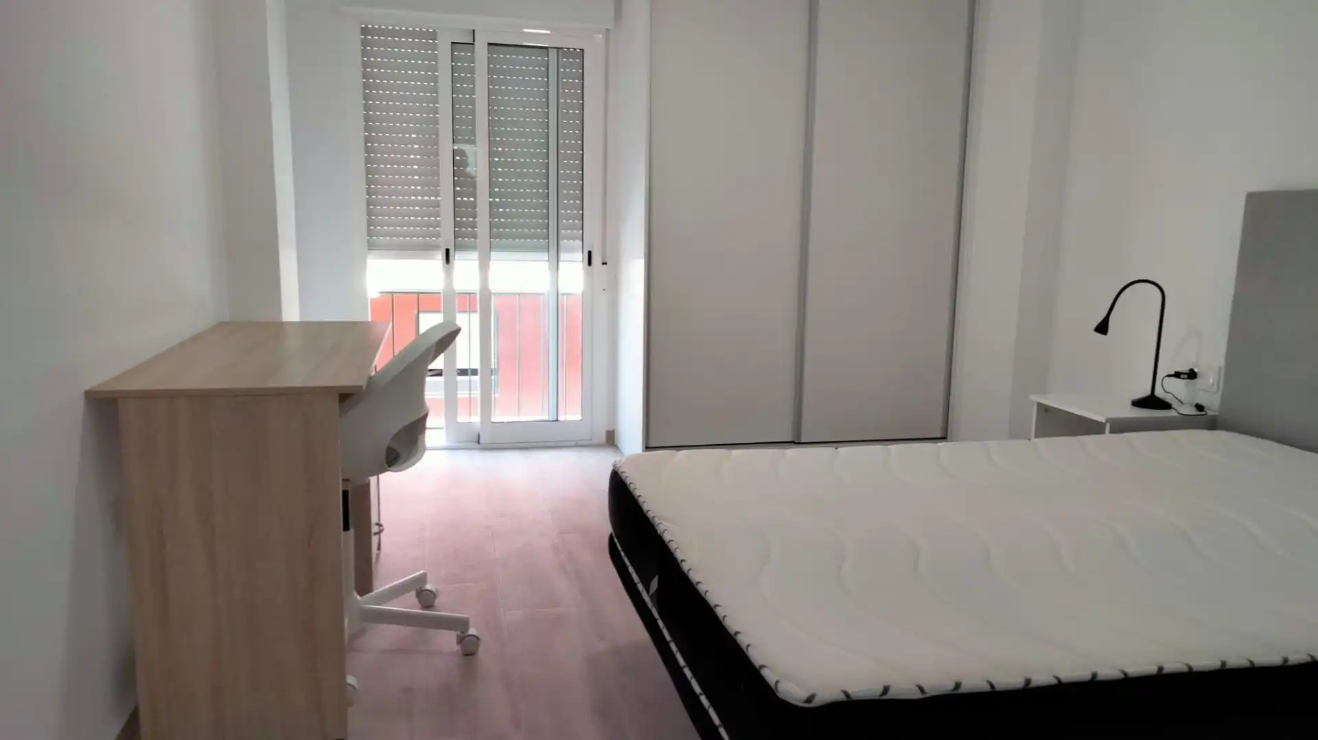Habitación de Piso de alquiler en Elche / Elx con Amueblado y Balcón