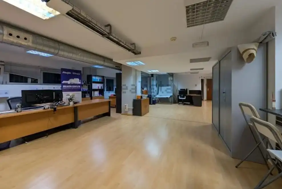 Büro zum Verkauf in Barcelona mit Klimaanlage und Heizung