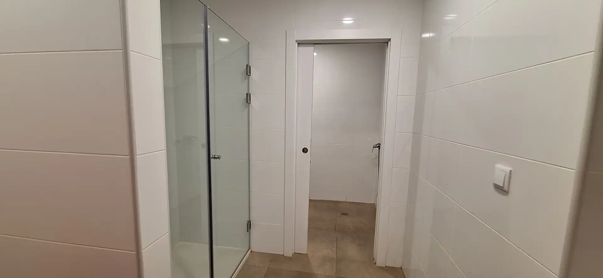 Baño de Nave industrial de alquiler en Riba-roja de Túria