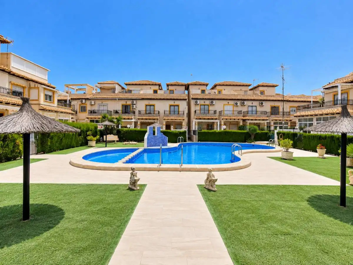 Bungalow with pool for sale in Av. de California, imagen 23