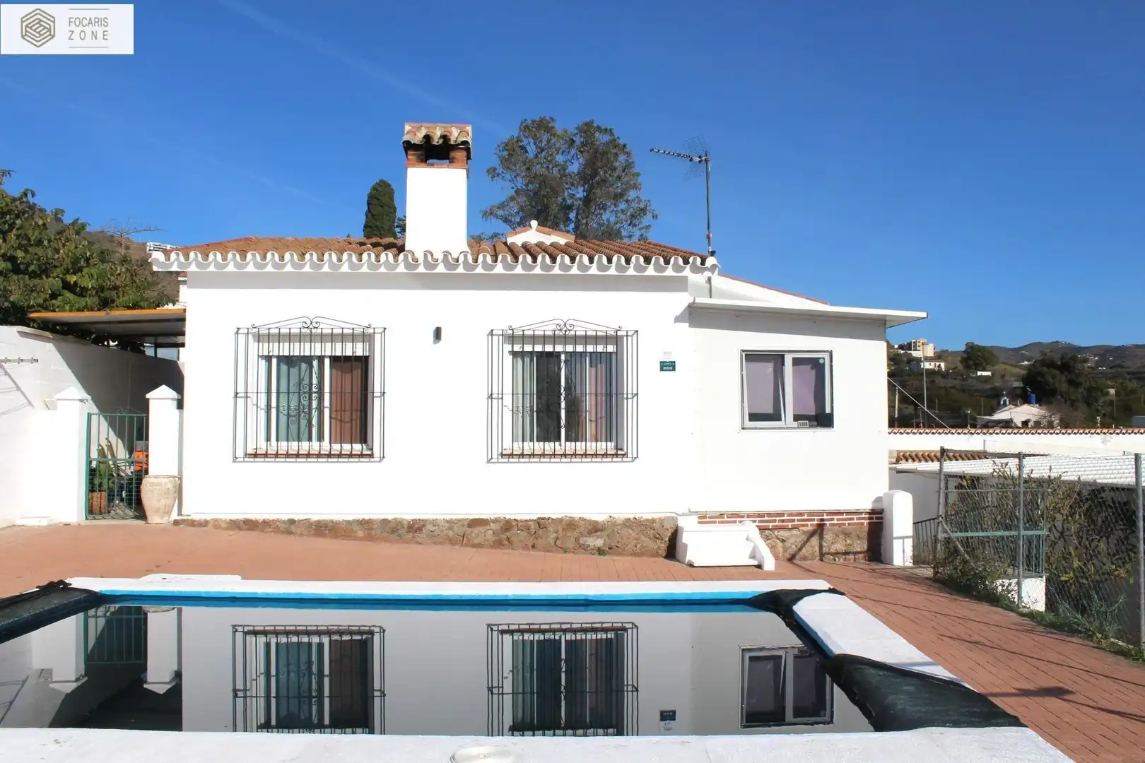 Vista exterior de Casa o chalet en venta en Rincón de la Victoria con Aire acondicionado, Piscina y Amueblado