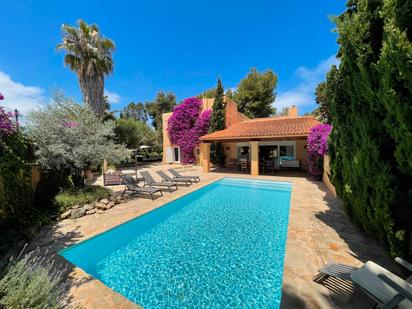 Jardí de Casa o xalet en venda en Sant Josep de sa Talaia amb Aire condicionat, Terrassa i Piscina