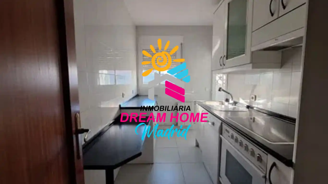Cocina de Piso en venta en  Madrid Capital con Terraza