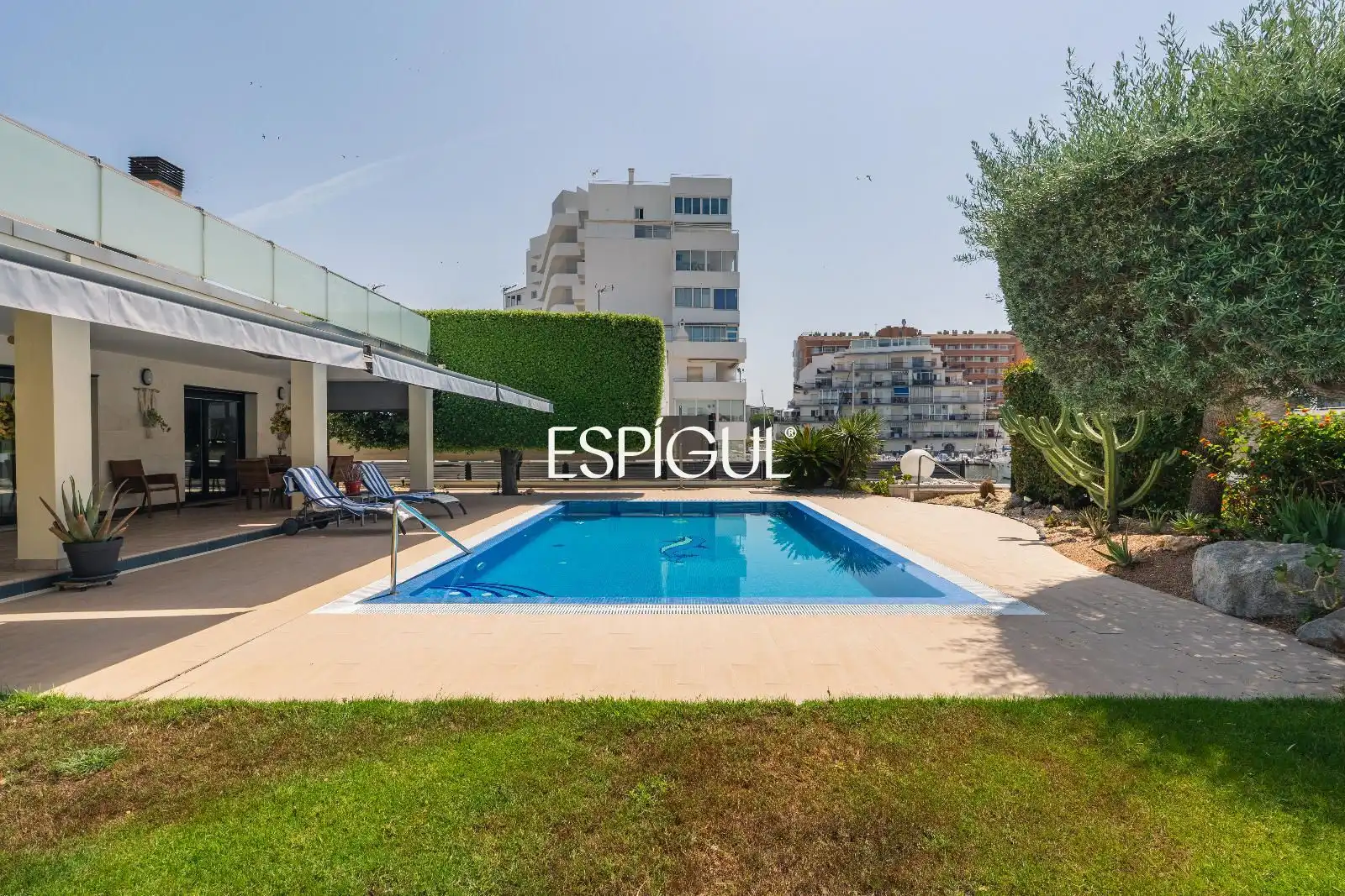 Piscina de Casa o xalet en venda en Roses amb Aire condicionat, Calefacció i Terrassa