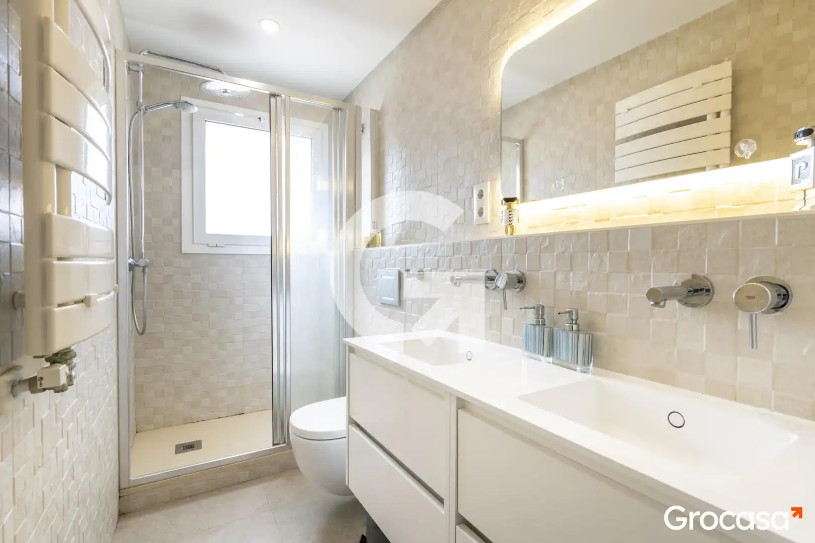 Baño de Casa adosada en venta en Sant Joan Despí con Aire acondicionado, Calefacción y Terraza