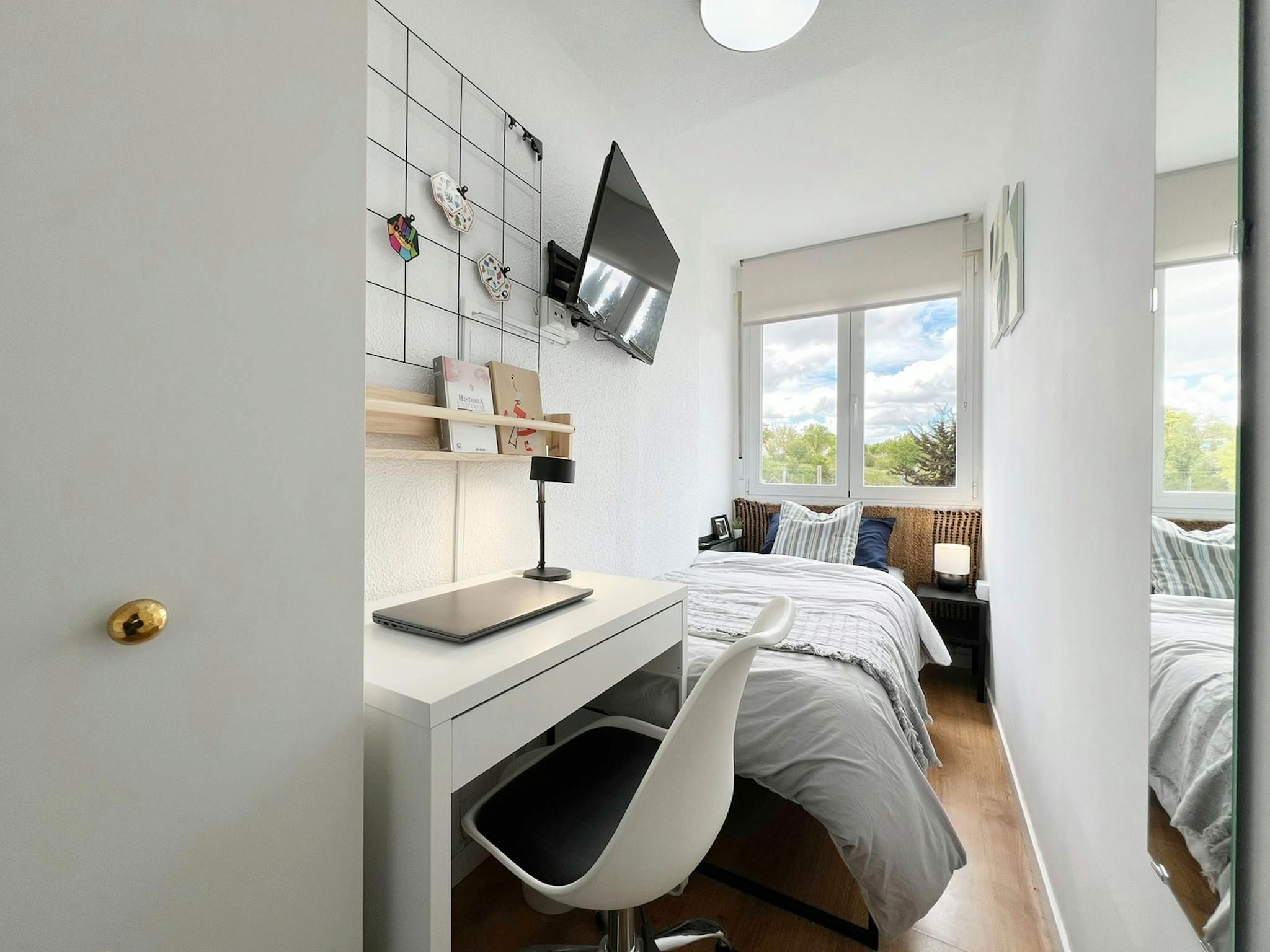 Habitación de Piso para compartir en  Madrid Capital con Calefacción, Amueblado y Lavadora