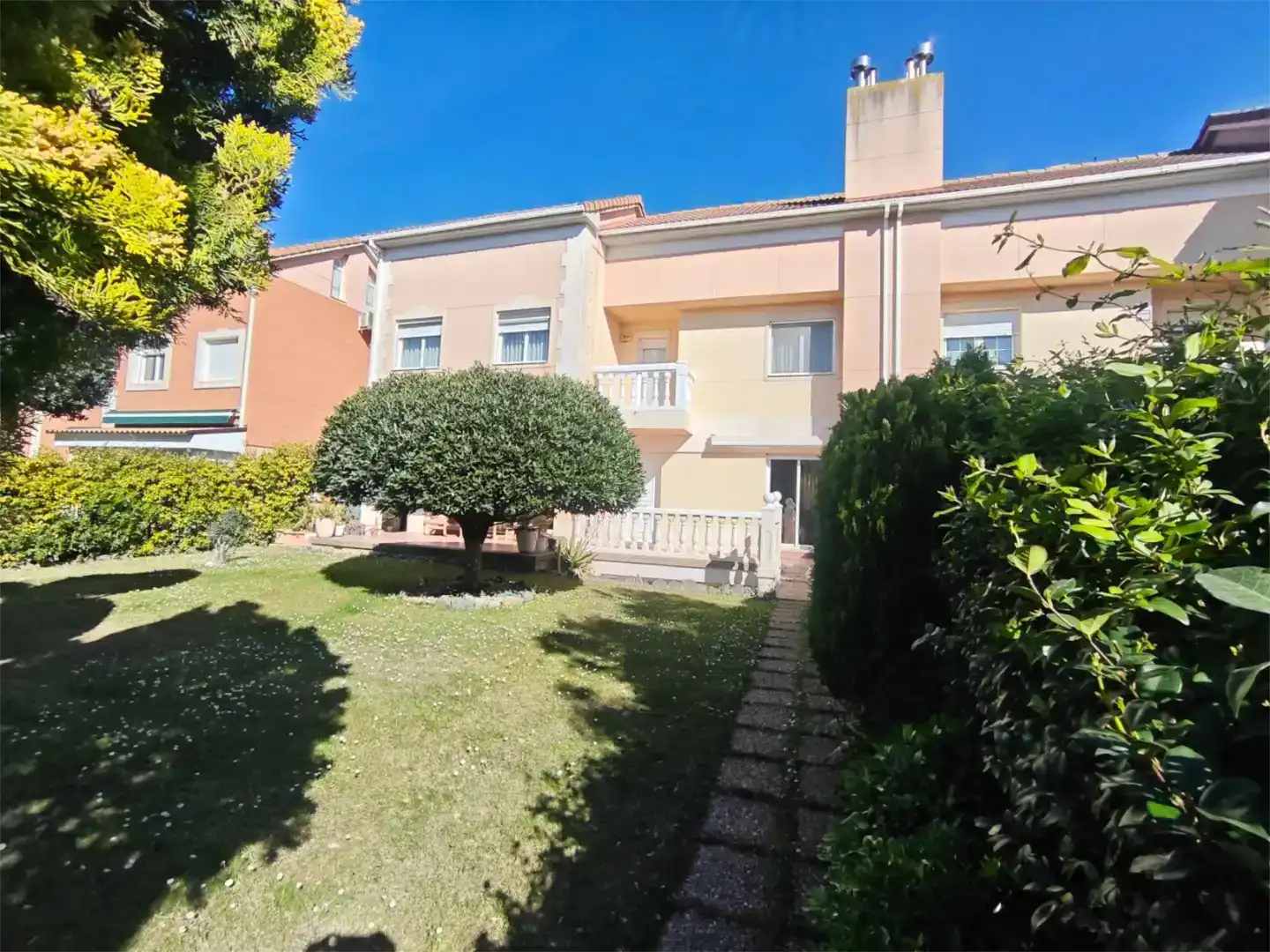 Vista exterior de Casa o xalet en venda en  Zaragoza Capital amb Aire condicionat, Piscina i Balcó