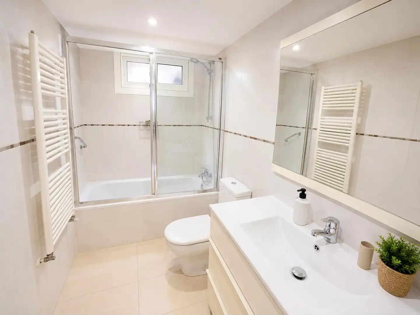 Flat with terrace for sale in Avenida das Camelias, imagen 6