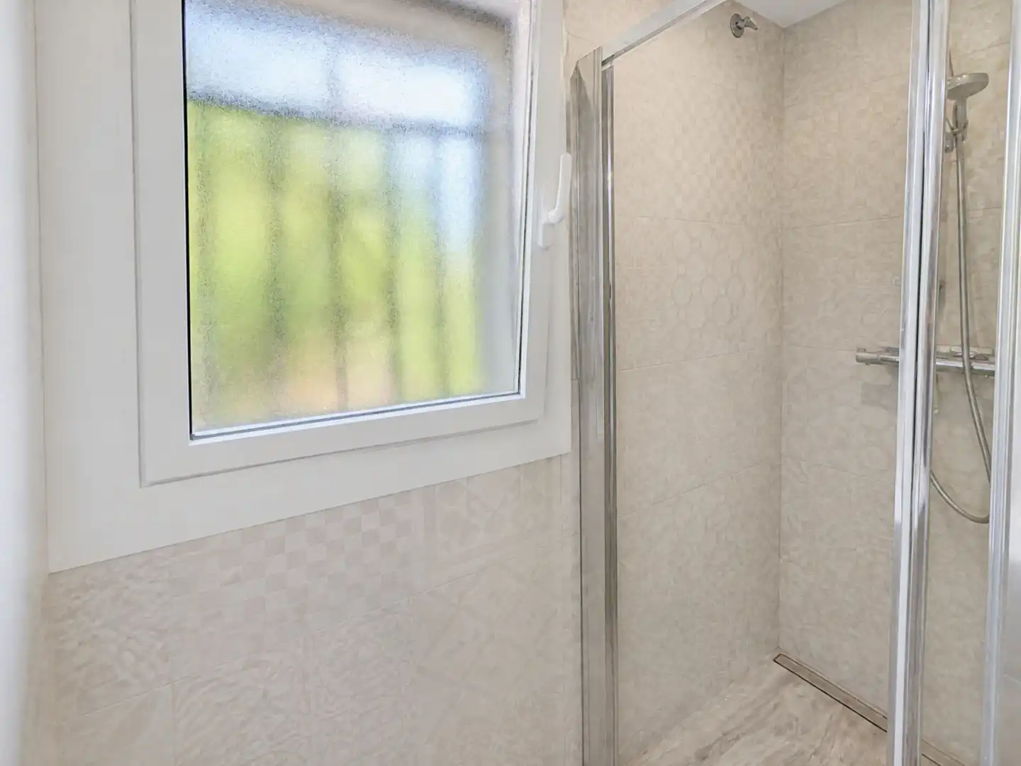 Bathroom of Flat for sale in Roses  with Air Conditioner, Heating and Terrace