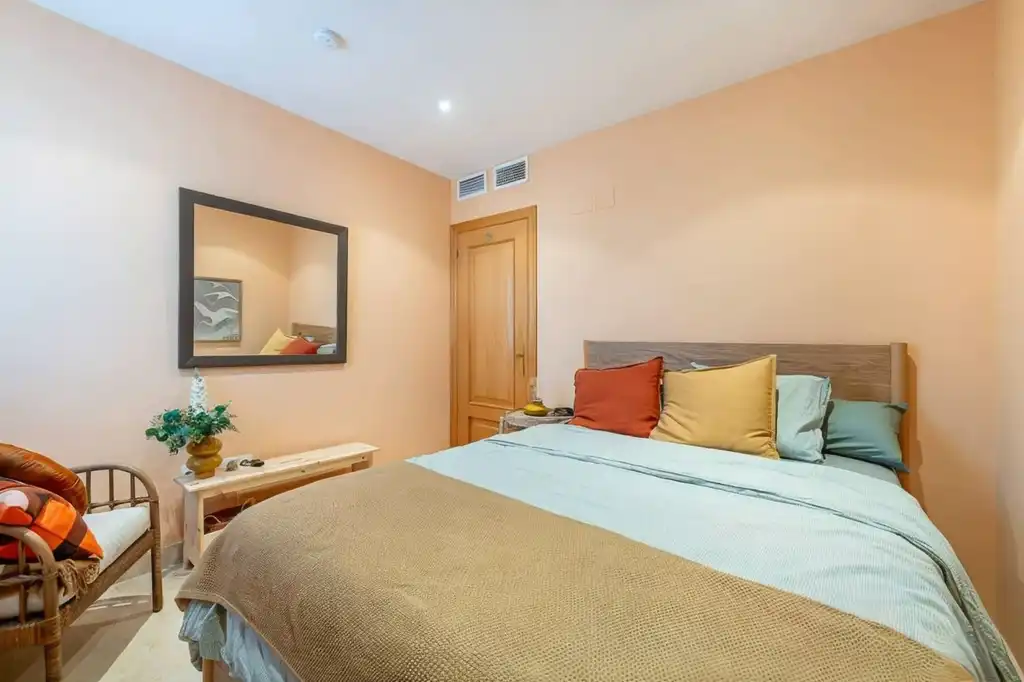 Habitación de Apartamento de alquiler en Estepona con Aire acondicionado, Terraza y Piscina