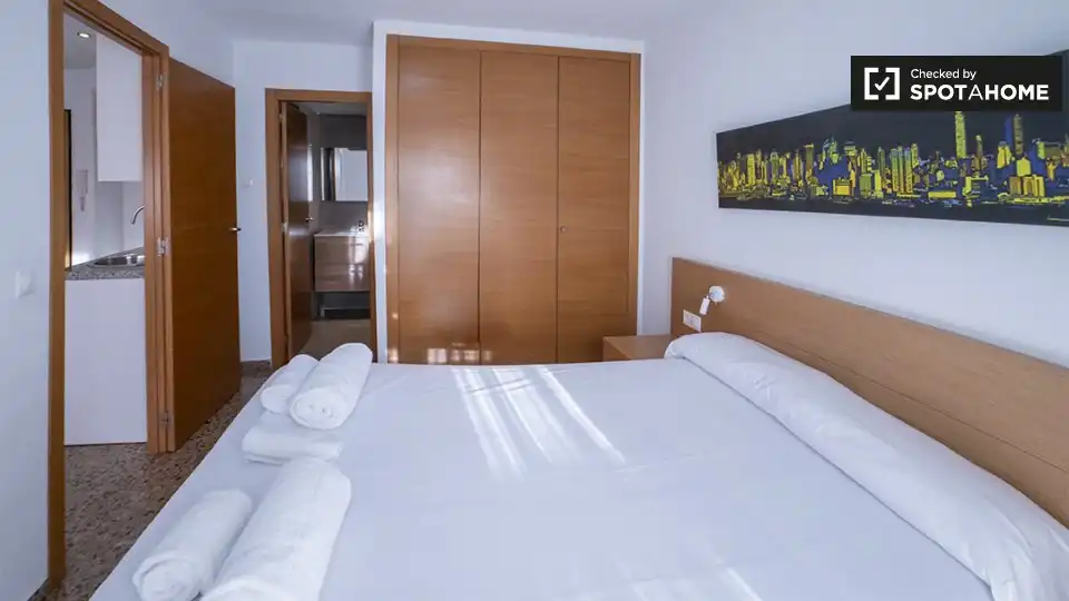 Habitación de Piso de alquiler en Valencia con Aire acondicionado, Calefacción y Amueblado