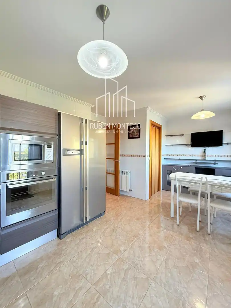 Cocina de Casa adosada en venta en Galindo y Perahuy con Calefacción, Jardín privado y Terraza