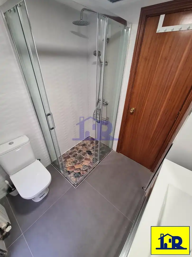 Badezimmer von Wohnung zur Miete in Cuenca mit Heizung, Terrasse und Möbliert