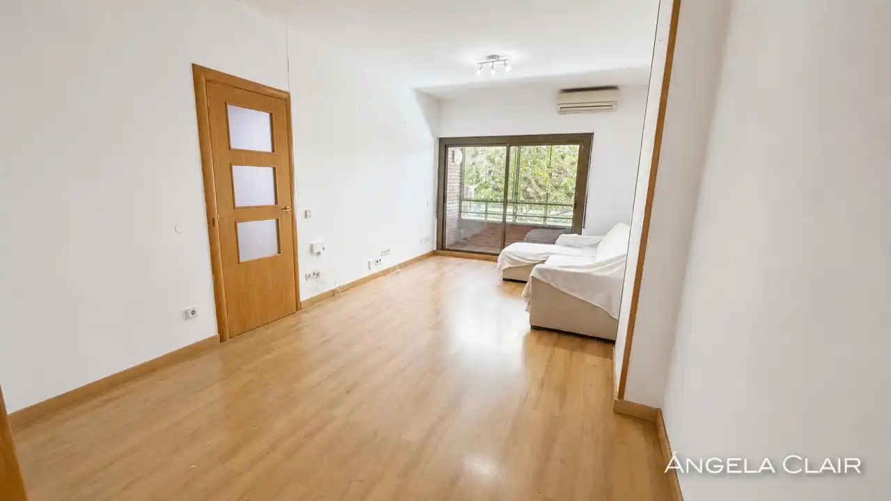 Sala d'estar de Pis en venda en Barcelona amb Aire condicionat, Calefacció i Parquet