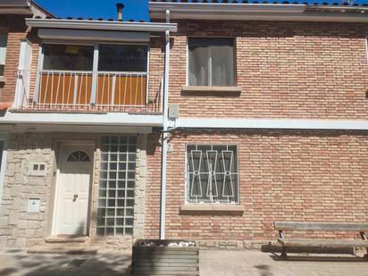 Exterior view of House or chalet for sale in Les Borges Blanques  with Air Conditioner, Heating and Private garden