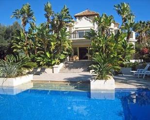 Vista exterior de Casa o xalet de lloguer en Marbella amb Aire condicionat, Jardí privat i Terrassa