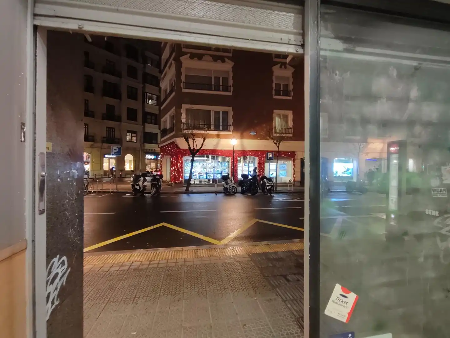 Vista exterior de Local de alquiler en Bilbao  con Aire acondicionado