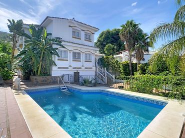 Villa avec piscine à vendre à Calle Oloroso, 17, Alhaurín de la Torre, Spain