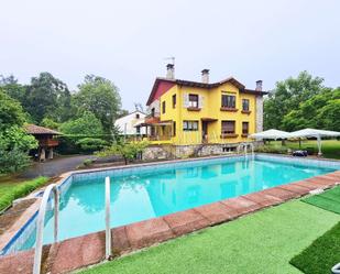 Piscina de Casa o xalet en venda en Gijón  amb Terrassa, Piscina i Balcó