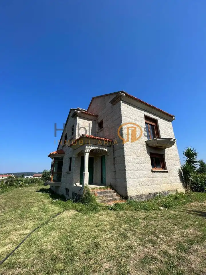 Vista exterior de Casa o xalet en venda en Sanxenxo amb Jardí privat