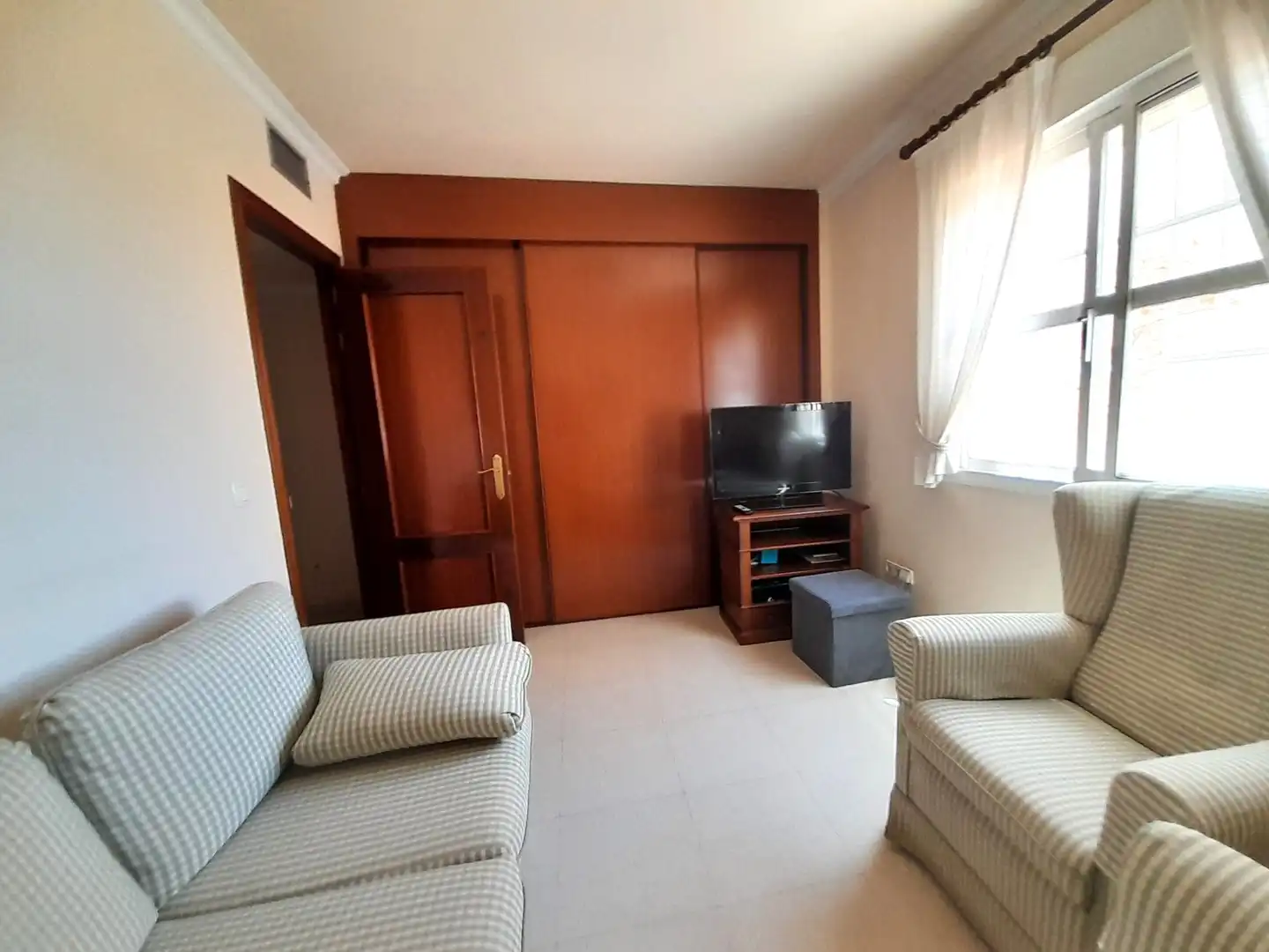 Sala d'estar de Àtic de lloguer en Málaga amb Aire condicionat, Terrassa i Moblat