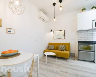 Living room of Flat to rent in  Madrid Capital  with Air Conditioner, Heating and Parquet flooring